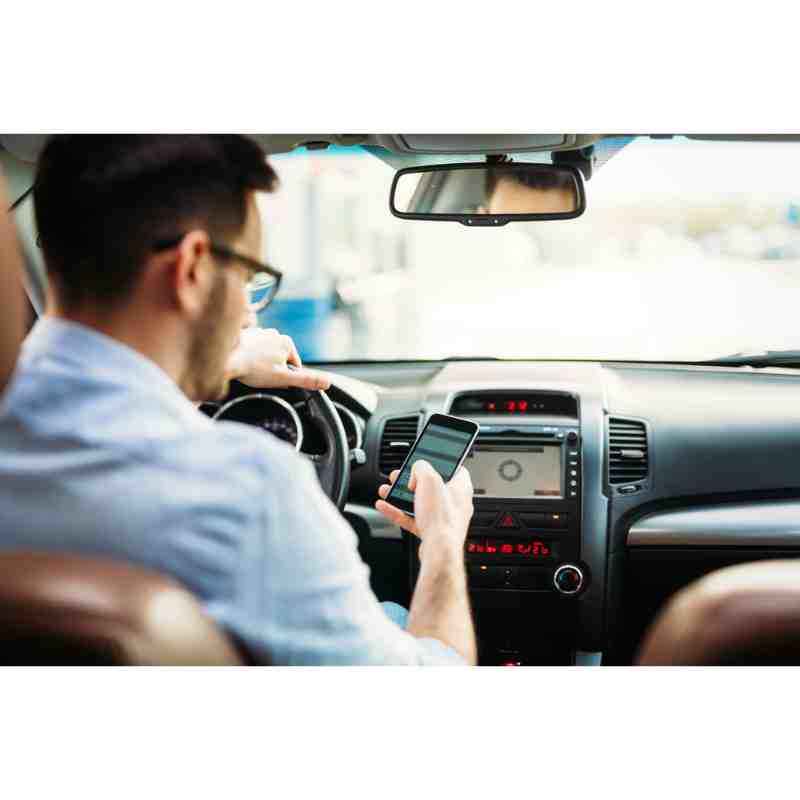 How to Avoid Distracted Driving and Stay Focused